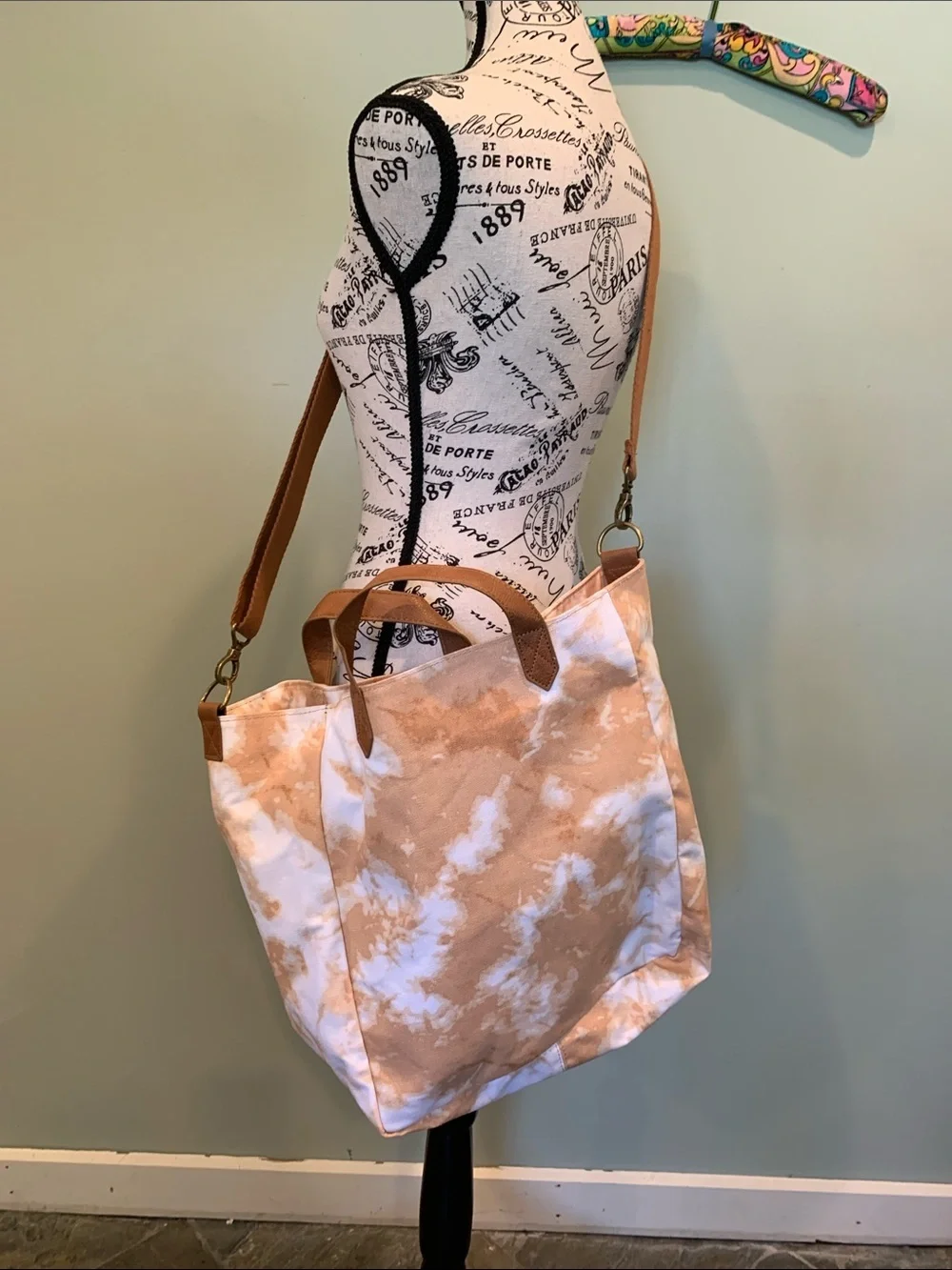 Thirty-One Classic Canvas Fawn Tie Dye Large Tote Bag Removable Crossbody Strap